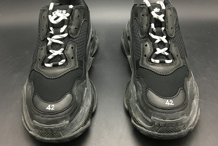 Ba*len*cia*ga triple s trainer 